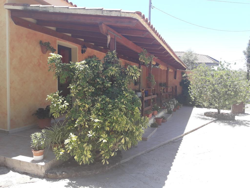Domu De Palla- Iun-E5167 Bauladu Luaran gambar